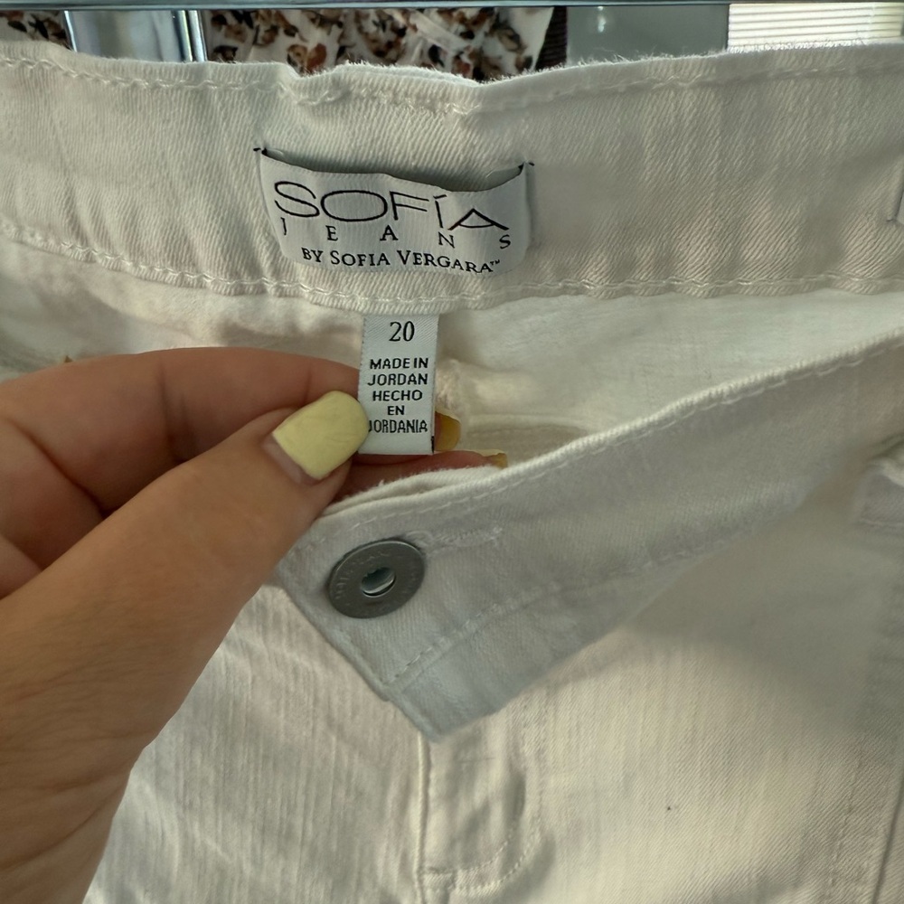 WoMen's White Cargo Pants - Picture 2 of 6
